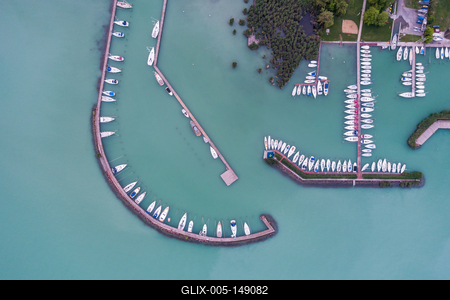 A balatonfüredi vitorláskikötő madártávlatból-stock-foto