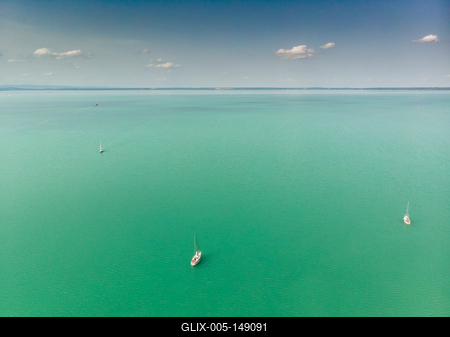 Vitorlások a Balatonon-stock-foto