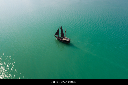 Kalózhajó a Balatonon-stock-foto