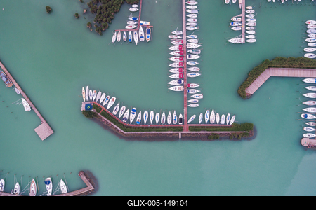 A balatonfüredi vitorláskikötő madártávlatból-stock-foto