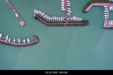 A balatonfüredi vitorláskikötő madártávlatból-stock-foto