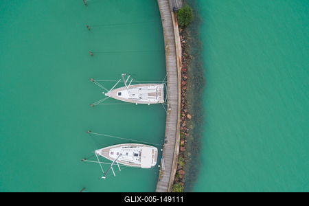 A balatonfüredi vitorláskikötő madártávlatból-stock-foto