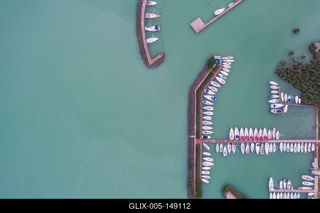 A balatonfüredi vitorláskikötő madártávlatból-stock-foto