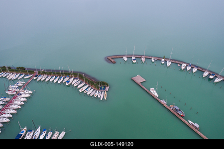 A balatonfüredi vitorláskikötő madártávlatból-stock-foto