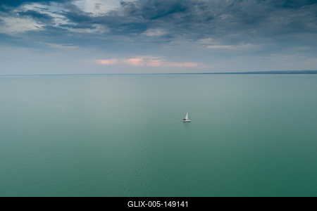 Vitorlás a Balatonon-stock-foto