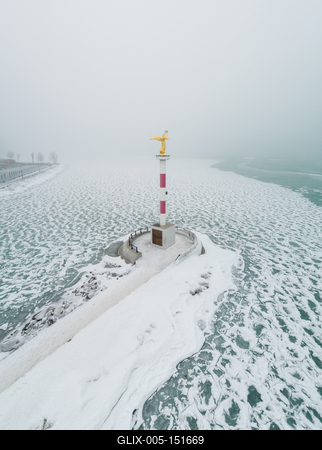 Foggy winter in Siofok harbor, Hungary-stock-foto