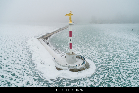 Foggy winter in Siofok harbor, Hungary-stock-foto