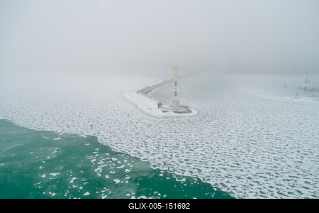 Foggy winter in Siofok harbor, Hungary-stock-foto