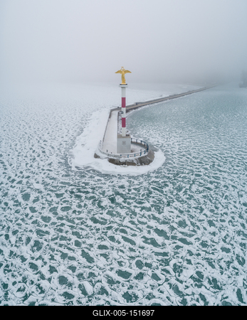 Foggy winter in Siofok harbor, Hungary-stock-foto