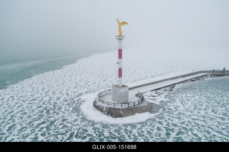 Foggy winter in Siofok harbor, Hungary-stock-foto