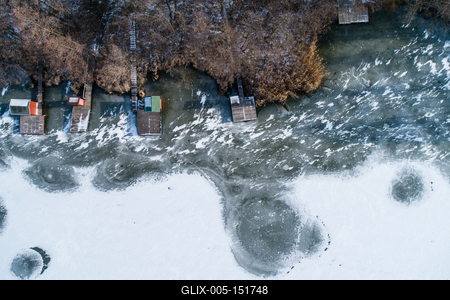 Aerial view of winter frozen lake with wooden houses on pier-stock-foto