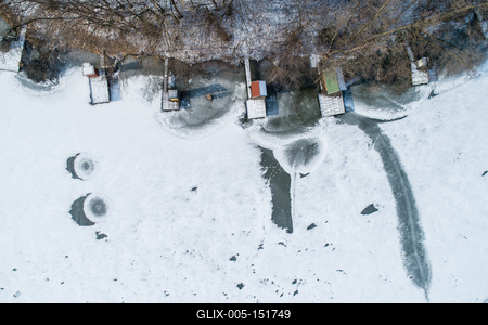 Aerial view of winter frozen lake with wooden houses on pier-stock-foto