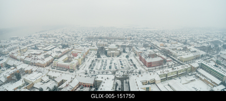 Churc in Mohacs main squere with snow-stock-foto