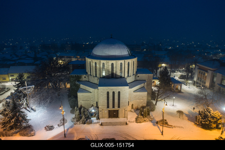 Churc in Mohacs main squere with snow-stock-foto