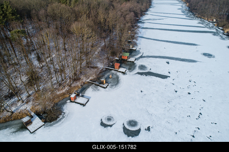 Aerial view of winter frozen lake with wooden houses on pier-stock-foto