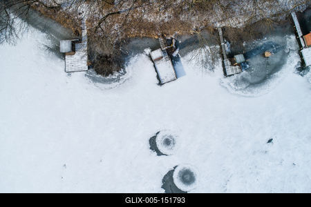 Aerial view of winter frozen lake with wooden houses on pier-stock-foto