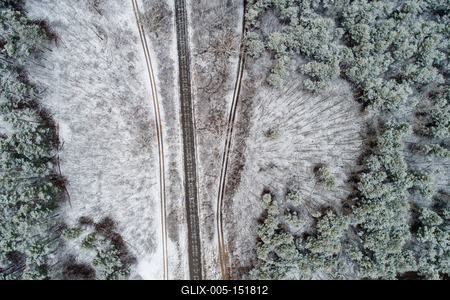 railway with snowy forest in Hungary-stock-foto