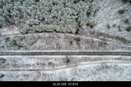 railway with snowy forest in Hungary-stock-foto