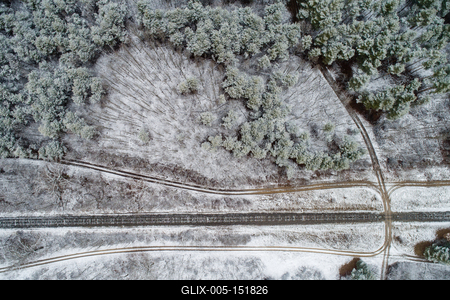 railway with snowy forest in Hungary-stock-foto