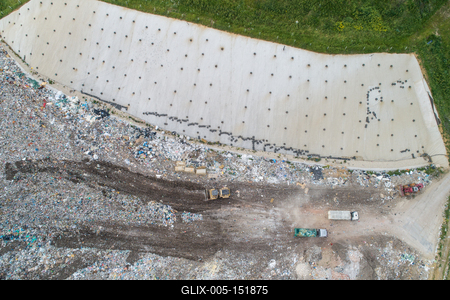 Garbage trucks unload garbage to a landfill, drone photo-stock-foto