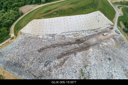 Garbage trucks unload garbage to a landfill, drone photo-stock-foto