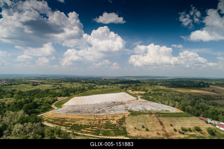 Garbage trucks unload garbage to a landfill, drone photo-stock-foto