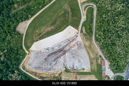 Garbage trucks unload garbage to a landfill, drone photo-stock-foto