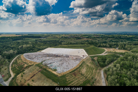 Garbage trucks unload garbage to a landfill, drone photo-stock-foto