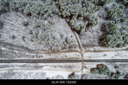 railway with snowy forest in Hungary-stock-foto