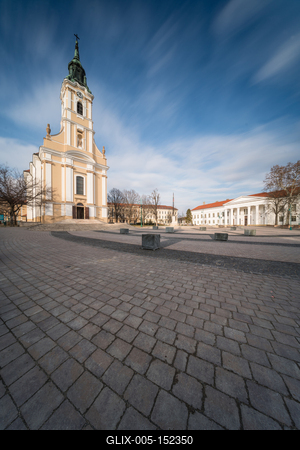 Church at Szekszard, Bela ter, long exposure photo-stock-foto