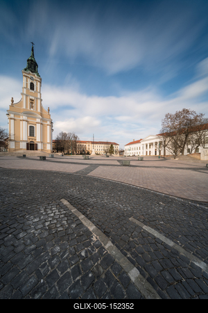 Church at Szekszard, Bela ter, long exposure photo-stock-foto