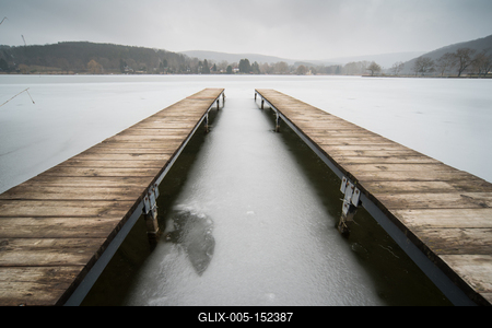 Frozen lake with wooden pier-stock-foto
