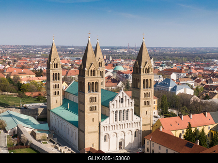 Pecs, Szekesegyhaz. bird eye view-stock-foto