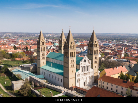 Pecs, Szekesegyhaz. bird eye view-stock-foto