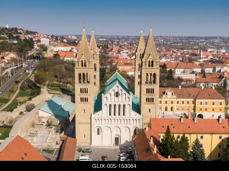 Pecs, Szekesegyhaz. bird eye view-stock-foto