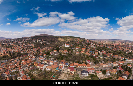 Chapel in Havihegy, Pecs, Hungary with the Tree of the Year-stock-foto