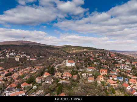 Chapel in Havihegy, Pecs, Hungary with the Tree of the Year-stock-foto