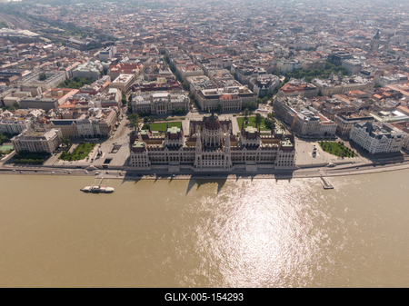 The Hungarian Parliament with the river Danube, Budapest-stock-foto