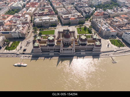 The Hungarian Parliament with the river Danube, Budapest-stock-foto