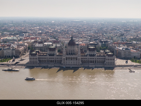 The Hungarian Parliament with the river Danube, Budapest-stock-foto