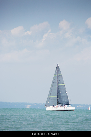 SZANTOD - JULY 18 : Sailing boats compete on 51.th Kekszalag championship at the Lake Balaton on 18 July 2019 in Szantod, Hungary.-stock-foto