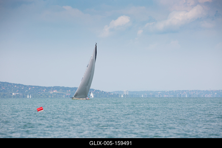 SZANTOD - JULY 18 : Sailing boats compete on 51.th Kekszalag championship at the Lake Balaton on 18 July 2019 in Szantod, Hungary.-stock-foto