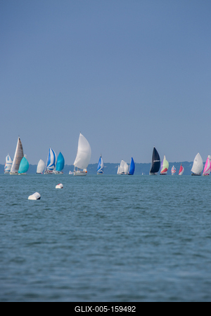SZANTOD - JULY 18 : Sailing boats compete on 51.th Kekszalag championship at the Lake Balaton on 18 July 2019 in Szantod, Hungary.-stock-foto