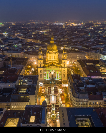 St. Stephen's Basilica in Budapest Hungary at night-stock-foto