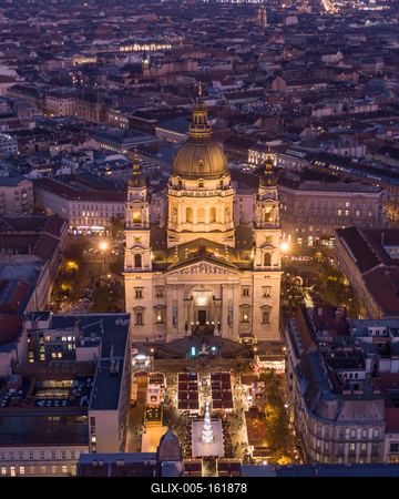 St. Stephen's Basilica in Budapest Hungary at night-stock-foto