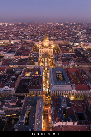 St. Stephen's Basilica in Budapest Hungary at night-stock-foto
