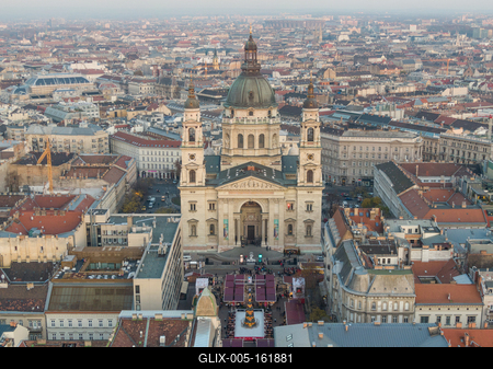 St. Stephen's Basilica in Budapest Hungary at night-stock-foto