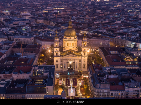 St. Stephen's Basilica in Budapest Hungary at night-stock-foto