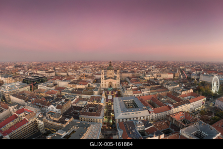 St. Stephen's Basilica in Budapest Hungary at night-stock-foto