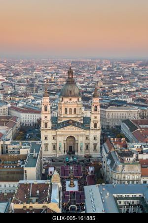 St. Stephen's Basilica in Budapest Hungary at night-stock-foto